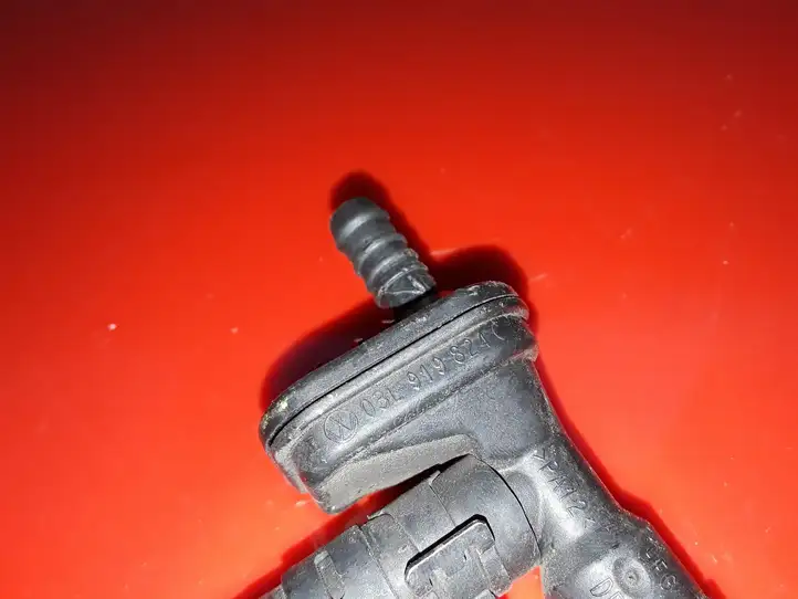 Volkswagen PASSAT B6 (2005 - 2010) 03L919824C Датчик температуры топлива — фото 2