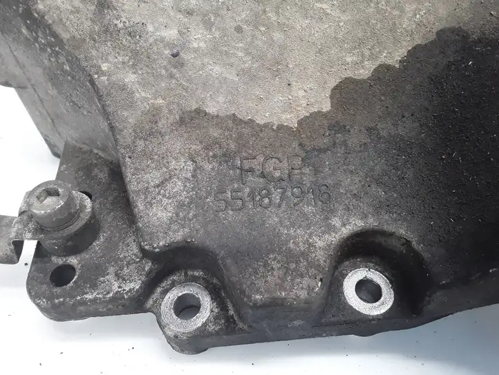 Opel Zafira B (2003 - 2006) 55187918 Кронштейн топливного насоса — фото 8