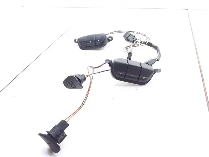 Opel Vectra B (1999 - 2002) 90508669 Кнопки на рулевом колесе — фото 1
