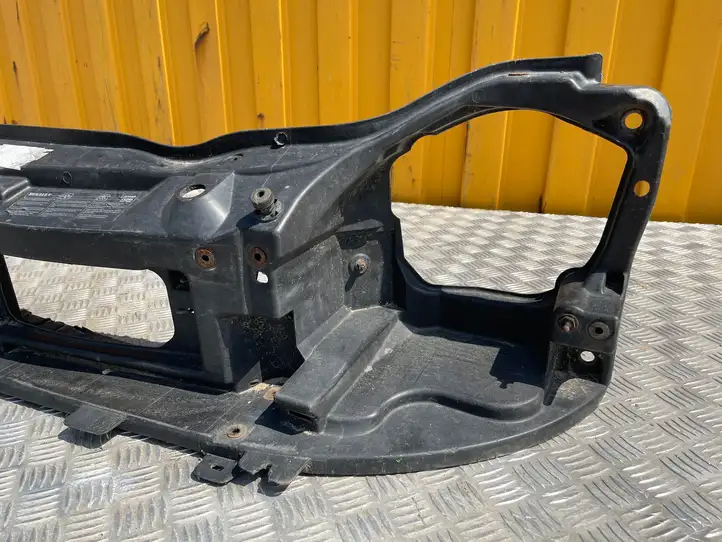 Renault Trafic II (X83) (2002 - 2014)   Панель радиаторов (телевизор)