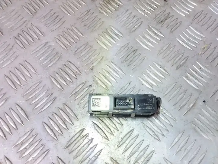 Audi Q3 8U (2011 - 2014) 8U0959674C Другие включатели / ручки/ переключатели — фото 2