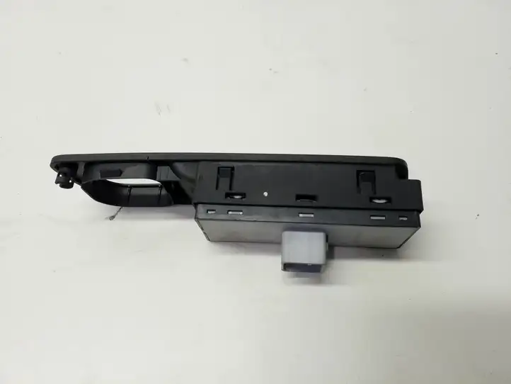 Volkswagen Tiguan (2007 - 2011) Кнопка стеклоподъемников — фото 3