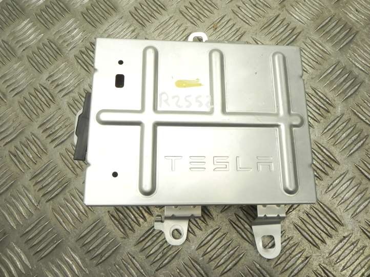 150715201B Tesla Model Y Garso stiprintuvas