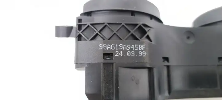 Ford Focus (1998 - 2004) 98AG19A945BF Кнопка обогрева стекла — фото 5