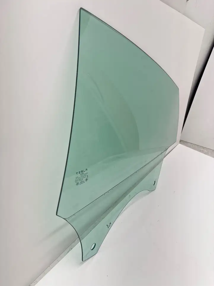 Tesla Model Y (2019 - 2024) 43R011846 Стекло задней двери — фото 3