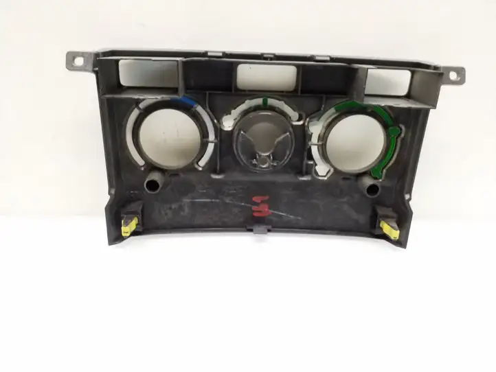 Toyota Corolla Verso AR10 (2004 - 2009) Отделка блока климат-контроля — фото 2