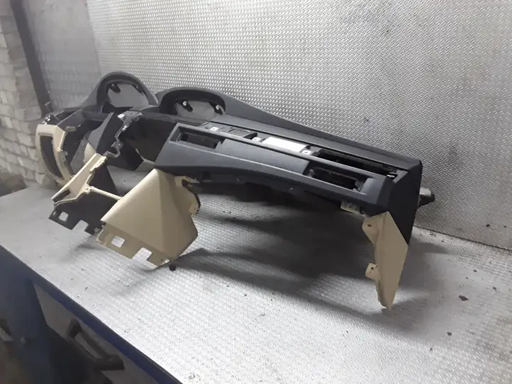 BMW 5 E60 E61 (2004 - 2010) 7063266 Панель приборов — фото 3