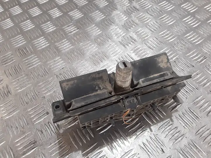 Audi A6 S6 C5 4B (2001 - 2004) 4B0827565H Ручка крышки багажника — фото 2