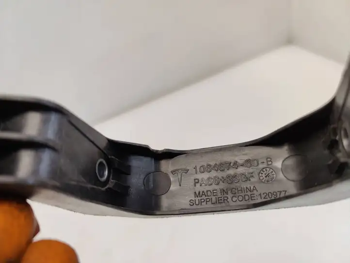 Tesla Model 3 (2017 - 2023) 106467400B Другая часть кузова — фото 4