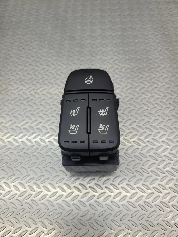 Kia Niro (2016 - ) 4C72001400 Кнопка обогрева рулевого колеса — фото 1