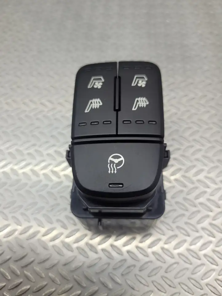 Kia Niro (2016 - ) 4C72001400 Кнопка обогрева рулевого колеса — фото 2