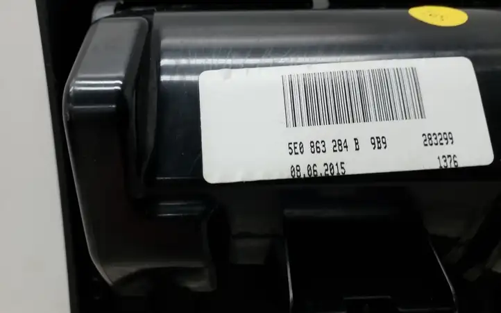 Skoda Octavia Mk3 (5E) (2013 - 2019) 5E0863284B Задняя пепельница — фото 2
