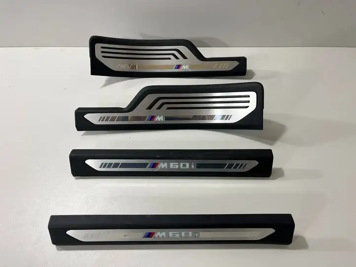 BMW X7 G07 (2018 - )  7479935 Комплект обшивки порога (внутренний)