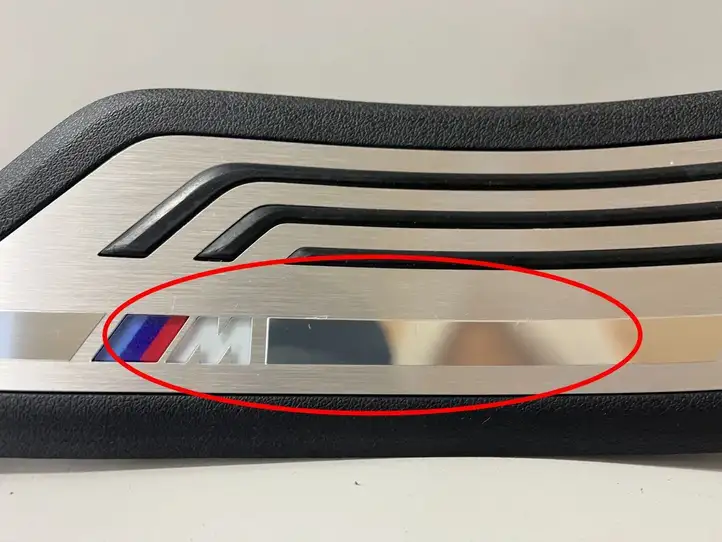 BMW X7 G07 (2018 - )  7479935 Комплект обшивки порога (внутренний)