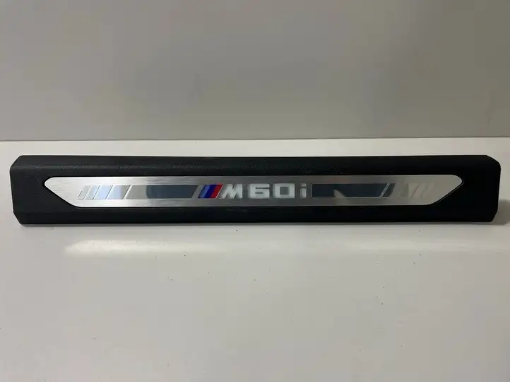 BMW X7 G07 (2018 - )  7479935 Комплект обшивки порога (внутренний)