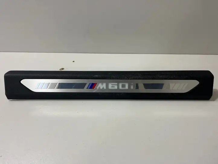 BMW X7 G07 (2018 - )  7479935 Комплект обшивки порога (внутренний)