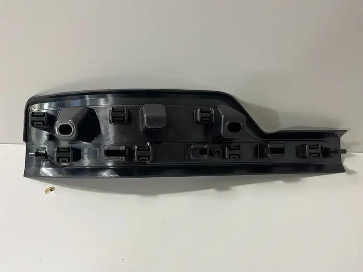 BMW X7 G07 (2018 - )  7479935 Комплект обшивки порога (внутренний)