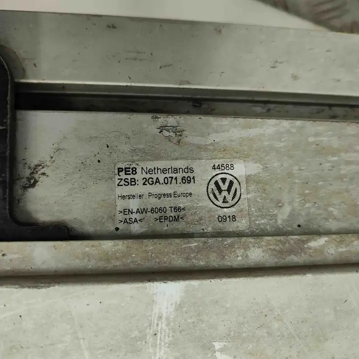 Volkswagen T-Roc (2017 - ) 2GA071691 Внутренняя обшивка порога (комплект) — фото 10