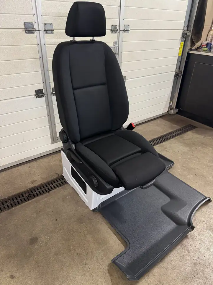 Mercedes-Benz Sprinter W907 W910 (2018 - ) A9076843900 Переднее сиденье пассажира — фото 11
