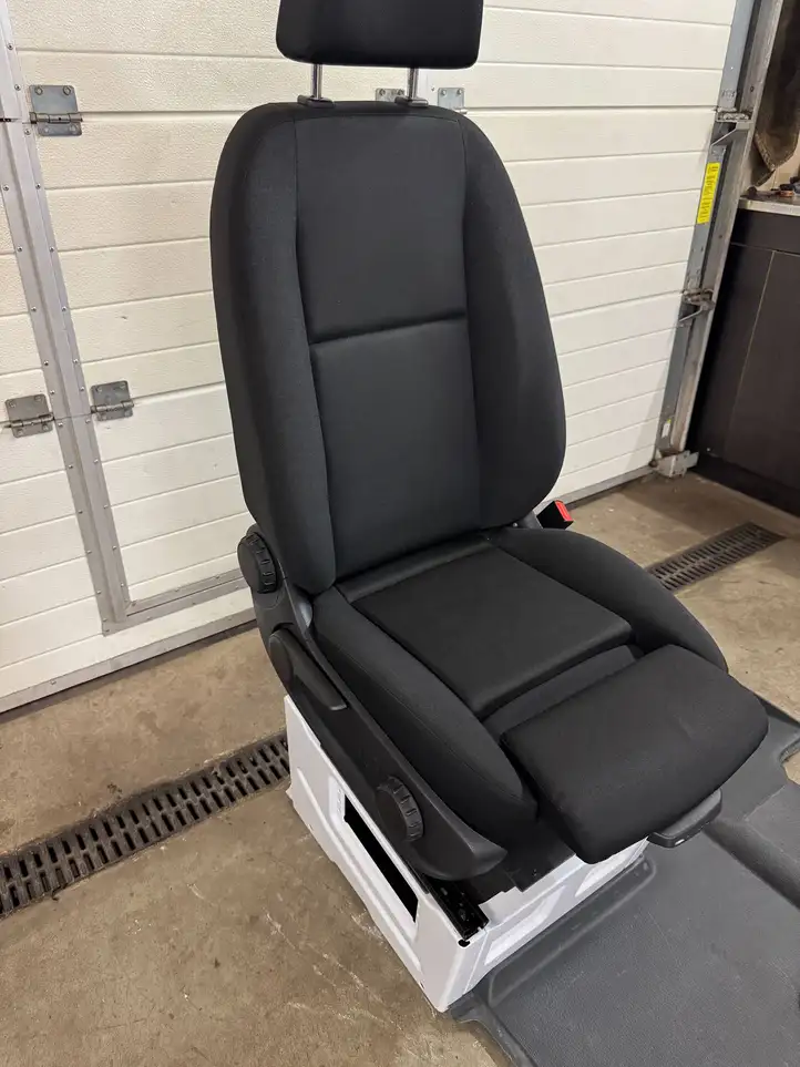 Mercedes-Benz Sprinter W907 W910 (2018 - ) Переднее сиденье пассажира — фото 4