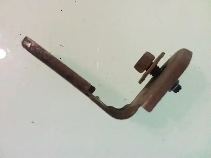 Dodge Magnum (2003 - 2008) Крепление крыла — фото 3
