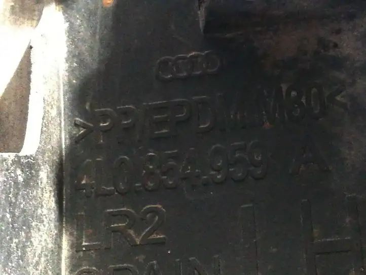Audi Q7 4L (2009 - 2015) 4L0854959A Молдинг крыла — фото 6
