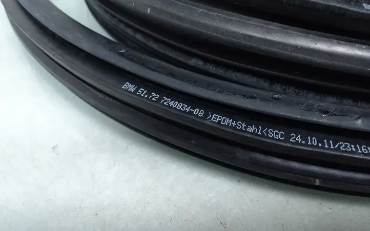 BMW 1 F20 F21 (2011 - 2019) 51727240834 Уплотнитель кузова — фото 3
