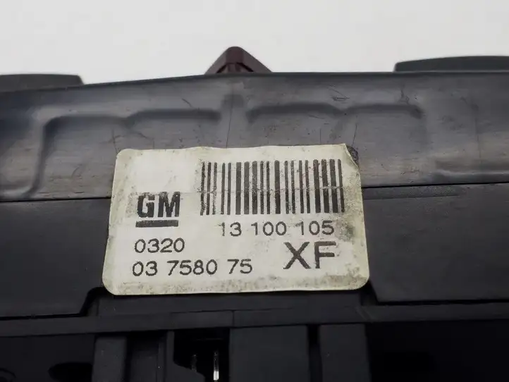 Opel Astra J (2009 - 2012) 13100105 Включатель аварийных фонарей — фото 3