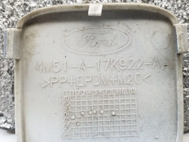 Ford Focus (2005 - 2008) 4M51A17K922AA Заглушка буксировочной петли бампера — фото 3