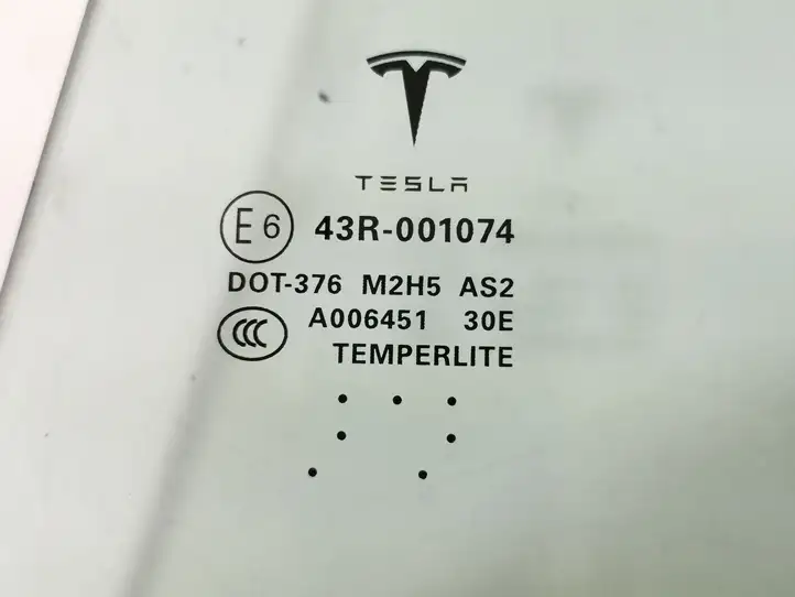 Tesla Model S (2016 - 2021) 6006335-00-D Стекло задней двери — фото 5