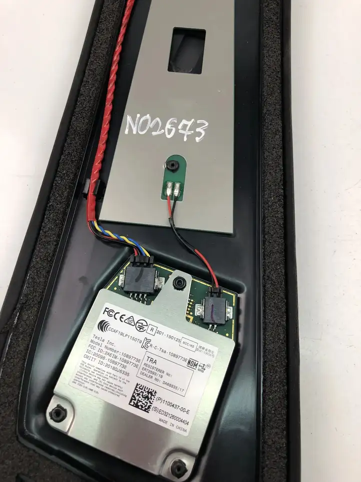 Tesla Model 3 (2017 - 2023) 1089773E Накладка порога — фото 3