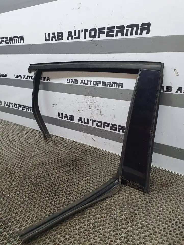 Ford Focus (2011 - 2015) BM51A254A40 Накладка стекла задней двери — фото 2