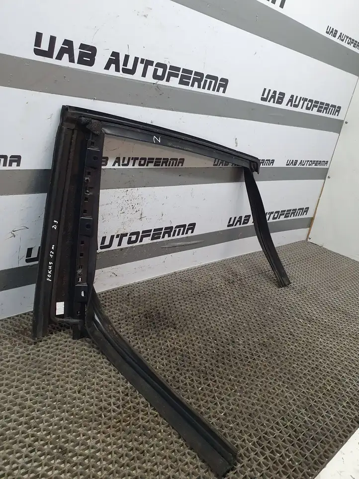Ford Focus (2011 - 2015) BM51A254A40 Накладка стекла задней двери — фото 5