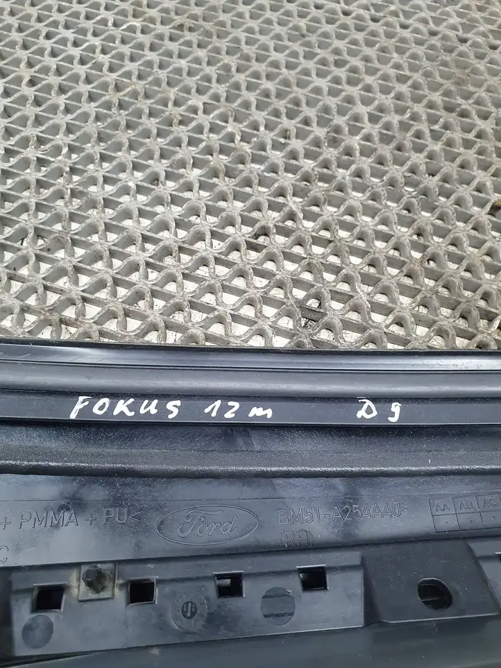 Ford Focus (2011 - 2015) BM51A254A40 Накладка стекла задней двери — фото 6