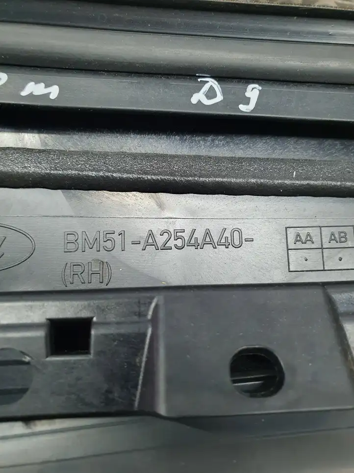Ford Focus (2011 - 2015) BM51A254A40 Накладка стекла задней двери — фото 7