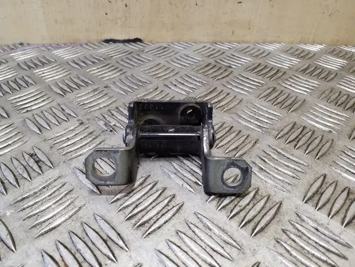 Chevrolet Captiva (2011 - 2013) Петли крышки багажника — фото 1