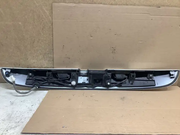Nissan Juke I F15 (2010 - 2018) 90868BV80 Подсветка номера — фото 3