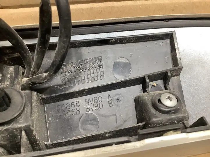 Nissan Juke I F15 (2010 - 2018) 90868BV80 Подсветка номера — фото 4