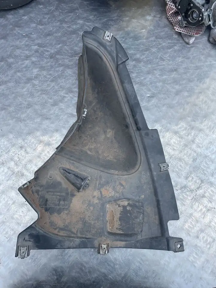 BMW 3 F30 F35 F31 (2012 - 2018) 7260739 Кронштейн переднего подкрылка — фото 2
