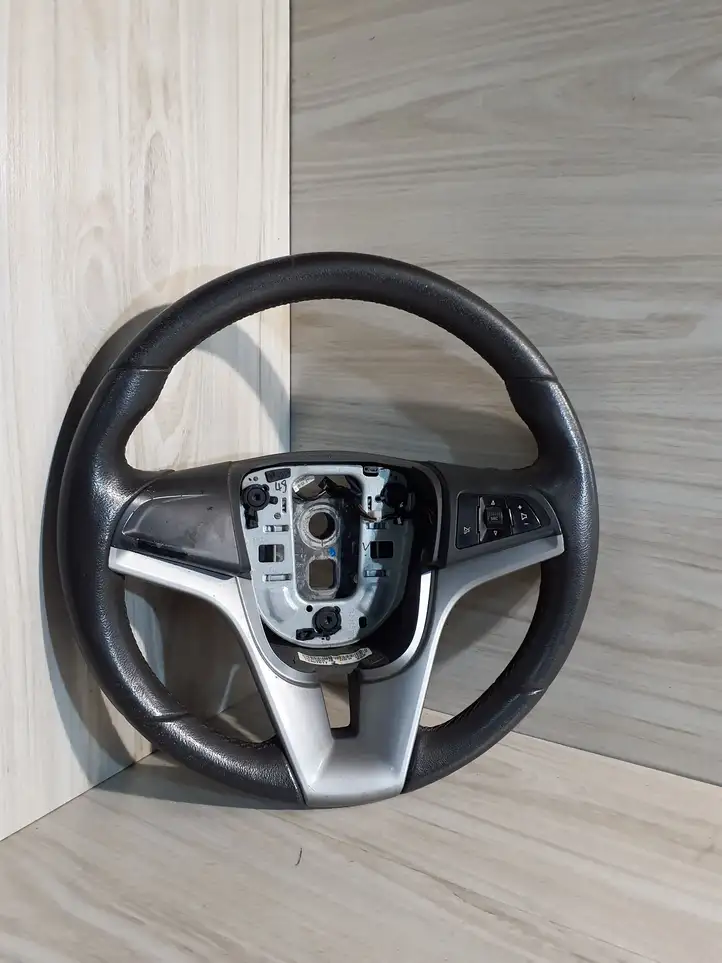 Chevrolet Cruze (2009 - 2012) Руль — фото 1