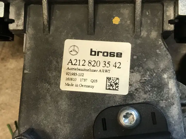 Mercedes-Benz E W212 (2009 - 2016) A2128203542 Доводчик крышки багажника — фото 2