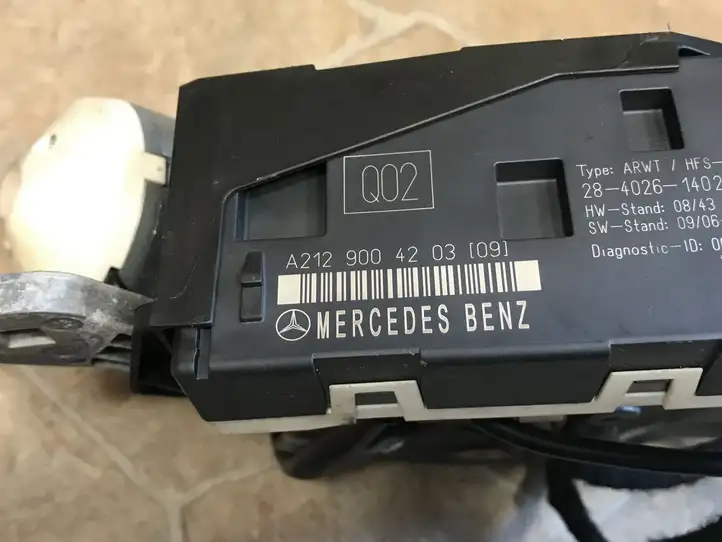Mercedes-Benz E W212 (2009 - 2016) A2128203542 Доводчик крышки багажника — фото 10