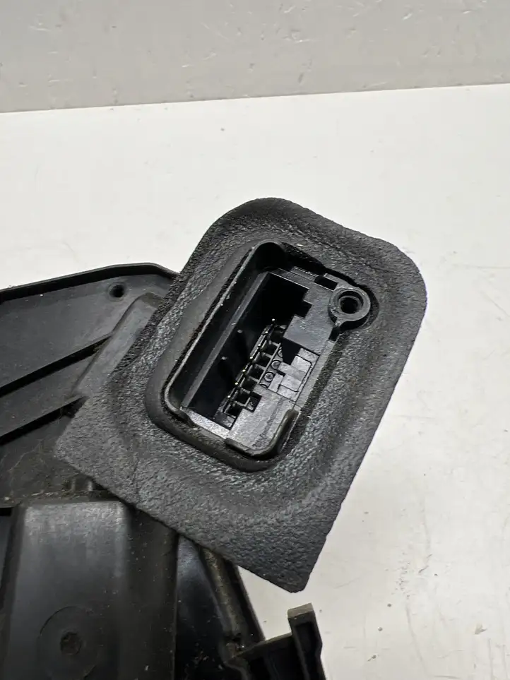 Skoda Fabia Mk3 (NJ) (2015 - 2021) 6V0839015A Замок задней двери — фото 4