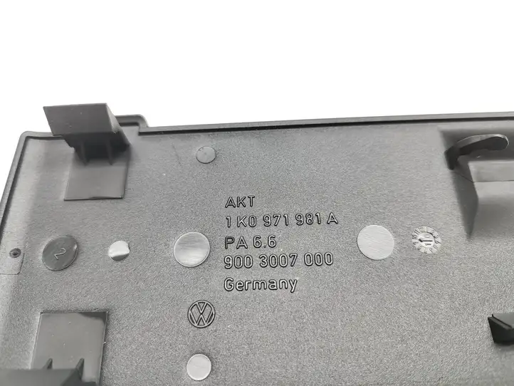 Audi A3/S3 8P (2008 - 2013) 1K0971981A Прочие детали салона — фото 3