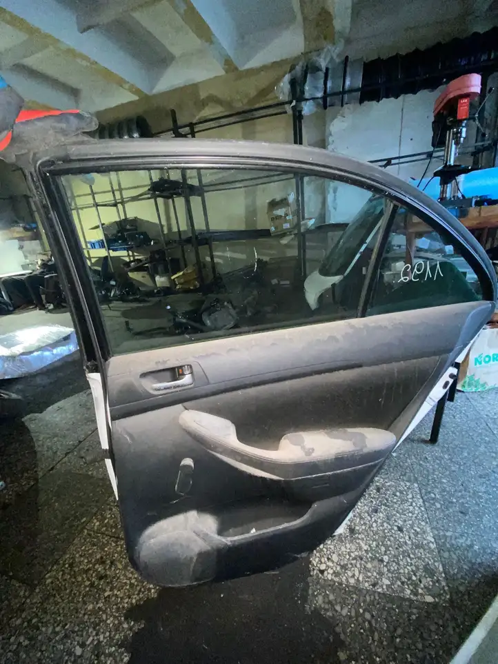 Toyota Avensis T250 (2006 - 2009) Задняя дверь — фото 2