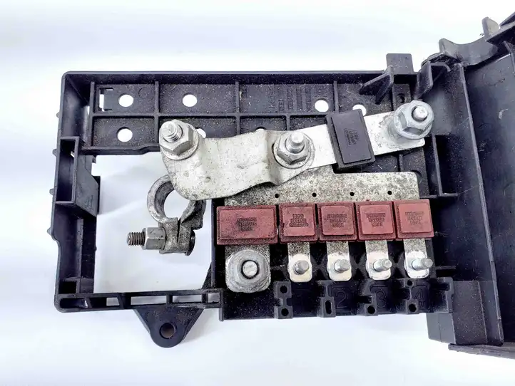 Opel Astra J (2009 - 2012) 365927271 Плюсовой провод аккумулятора — фото 3