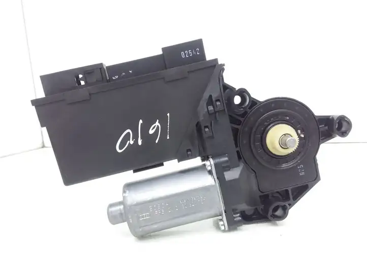 Audi A4 S4 B7 8E 8H (2004 - 2009) 8E0959801A Стеклоподъемник задней двери — фото 1
