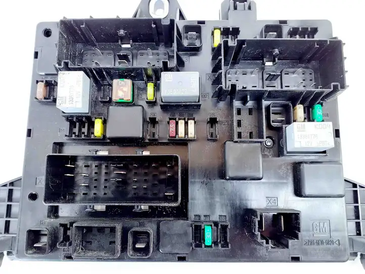 Opel Zafira B (2008 - 2014) 13368653 Блок монтирования реле — фото 2