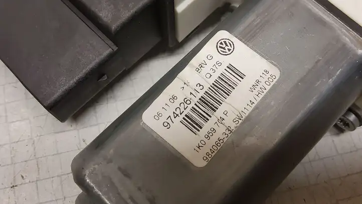 Volkswagen PASSAT B6 (2005 - 2010) 1K0959704P Стеклоподъемник задней двери — фото 4