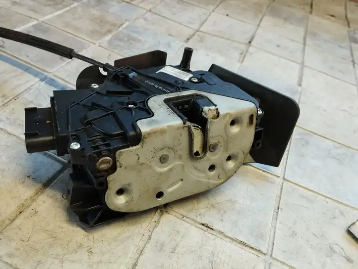 Ford B-MAX (2012 - 2018) AV1AR26412AB Замок задней двери — фото 7